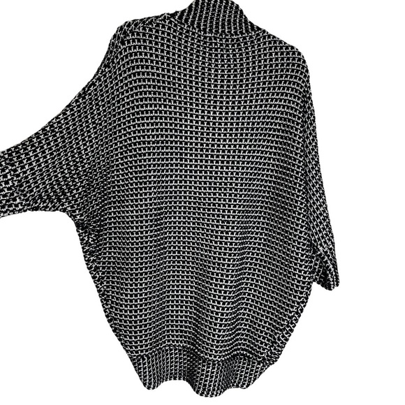 Forever 21 Knitted Black and White Relaxed Fit Cozy Cardigan 3/4 Sleeve … - Picture 4 of 7